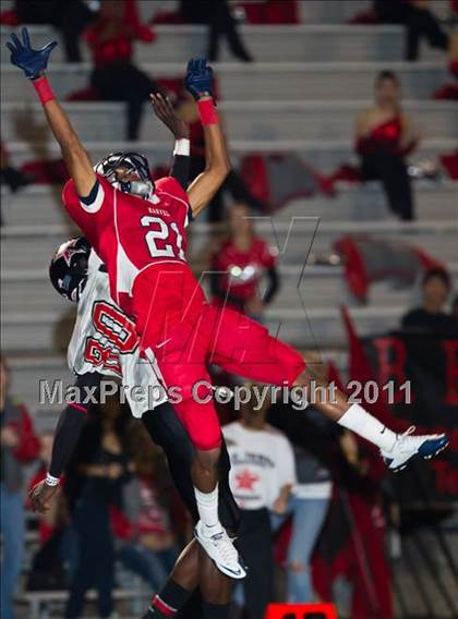 Thumbnail 3 in Terry vs. Manvel (4A Region 3 Bi-District Playoffs) photogallery.