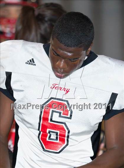 Thumbnail 2 in Terry vs. Manvel (4A Region 3 Bi-District Playoffs) photogallery.