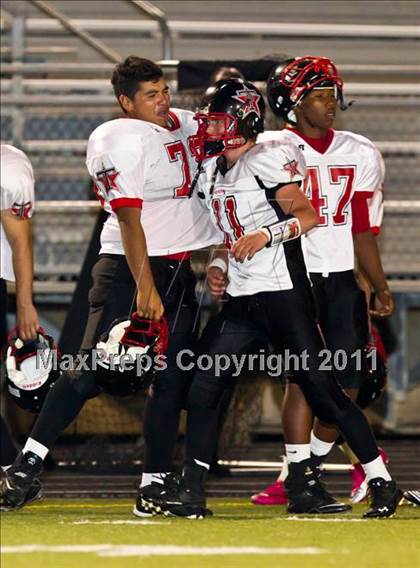 Thumbnail 2 in Terry vs. Manvel (4A Region 3 Bi-District Playoffs) photogallery.