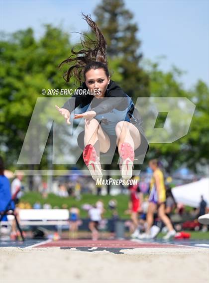 Thumbnail 2 in West Coast Relays (Field Events) photogallery.