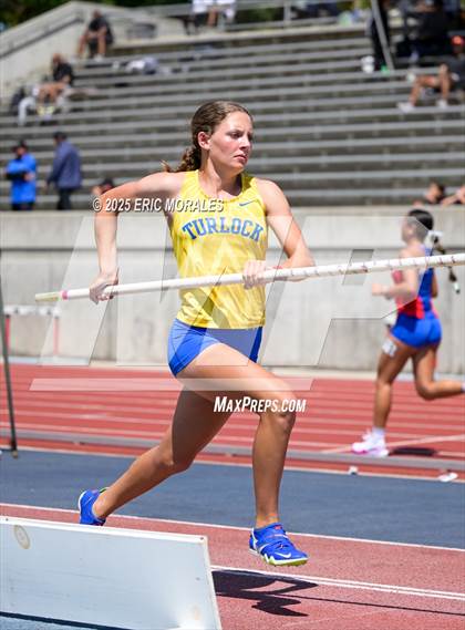 Thumbnail 1 in West Coast Relays (Field Events) photogallery.