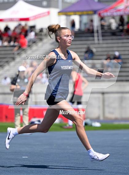 Thumbnail 2 in West Coast Relays (Field Events) photogallery.