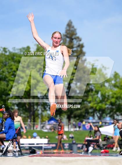 Thumbnail 2 in West Coast Relays (Field Events) photogallery.