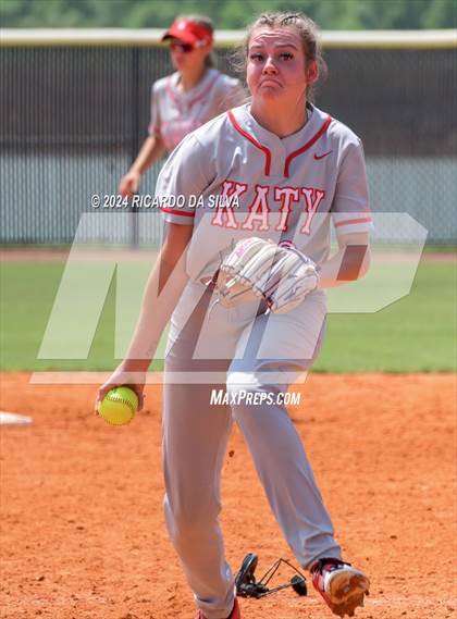 Thumbnail 3 in Katy vs Brazoswood (UIL 6A Softball Region 3 Semifinal) photogallery.