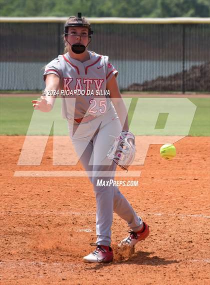 Thumbnail 3 in Katy vs Brazoswood (UIL 6A Softball Region 3 Semifinal) photogallery.
