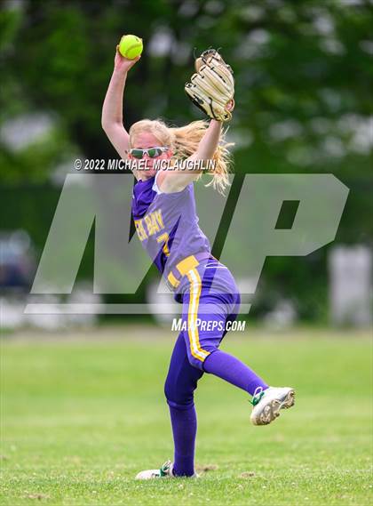 Thumbnail 2 in East Rockaway vs. Oyster Bay (NYSPHSAA Section VIII Class B Final Game 1) photogallery.