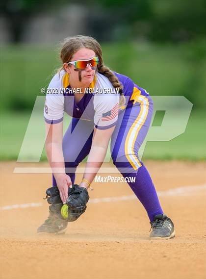 Thumbnail 3 in East Rockaway vs. Oyster Bay (NYSPHSAA Section VIII Class B Final Game 1) photogallery.