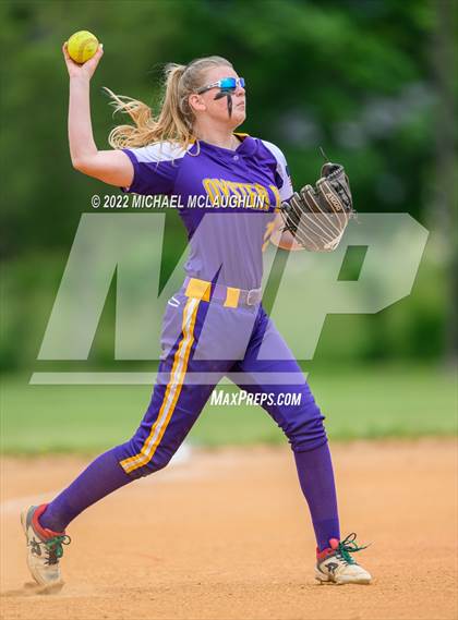 Thumbnail 3 in East Rockaway vs. Oyster Bay (NYSPHSAA Section VIII Class B Final Game 1) photogallery.
