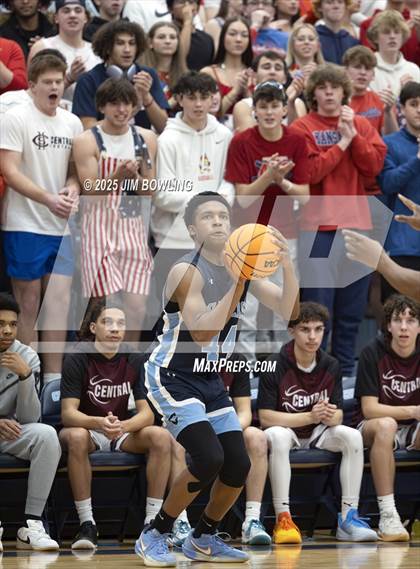 Thumbnail 2 in Champaign Central vs. Centennial (IHSA 3A Regional Semifinal) photogallery.