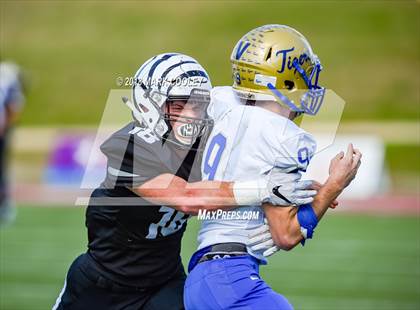 Thumbnail 3 in Grandview vs. Rockdale (UIL 3A D1 Bi-District) photogallery.
