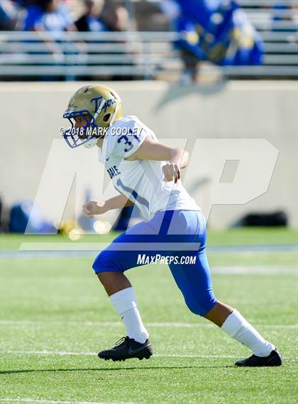 Thumbnail 2 in Grandview vs. Rockdale (UIL 3A D1 Bi-District) photogallery.