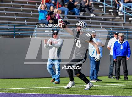 Thumbnail 2 in Grandview vs. Rockdale (UIL 3A D1 Bi-District) photogallery.