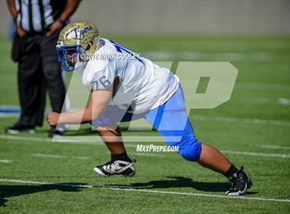 Thumbnail 2 in Grandview vs. Rockdale (UIL 3A D1 Bi-District) photogallery.