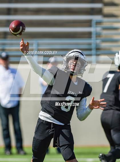Thumbnail 1 in Grandview vs. Rockdale (UIL 3A D1 Bi-District) photogallery.