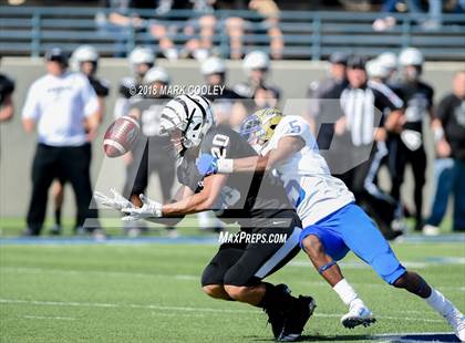 Thumbnail 1 in Grandview vs. Rockdale (UIL 3A D1 Bi-District) photogallery.