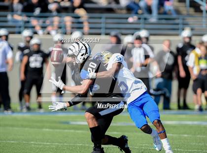 Thumbnail 3 in Grandview vs. Rockdale (UIL 3A D1 Bi-District) photogallery.