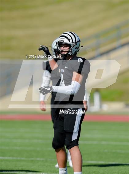 Thumbnail 3 in Grandview vs. Rockdale (UIL 3A D1 Bi-District) photogallery.