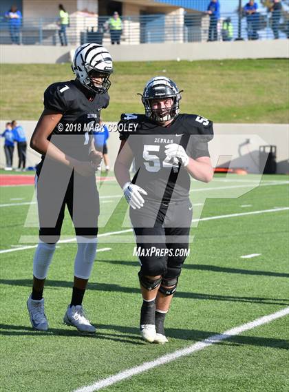 Thumbnail 3 in Grandview vs. Rockdale (UIL 3A D1 Bi-District) photogallery.