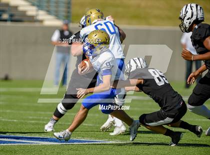 Thumbnail 2 in Grandview vs. Rockdale (UIL 3A D1 Bi-District) photogallery.
