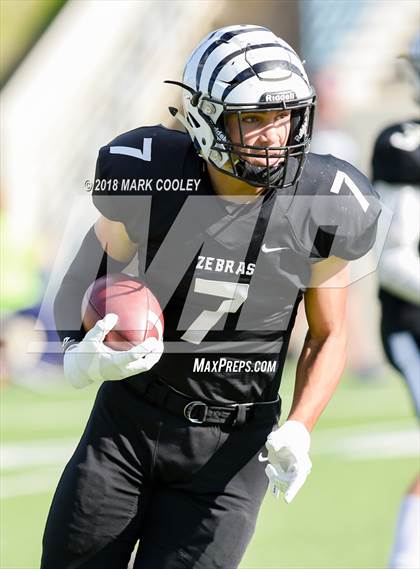Thumbnail 2 in Grandview vs. Rockdale (UIL 3A D1 Bi-District) photogallery.