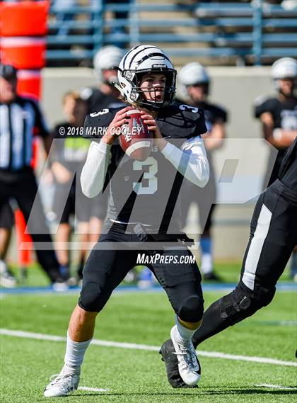 Thumbnail 1 in Grandview vs. Rockdale (UIL 3A D1 Bi-District) photogallery.