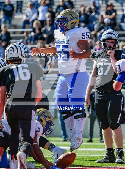 Thumbnail 3 in Grandview vs. Rockdale (UIL 3A D1 Bi-District) photogallery.