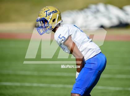 Thumbnail 3 in Grandview vs. Rockdale (UIL 3A D1 Bi-District) photogallery.
