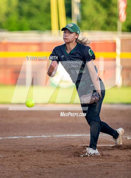 Thumbnail 2 in Linn-Mar @ Iowa City West photogallery.