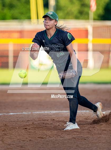 Thumbnail 1 in Linn-Mar @ Iowa City West photogallery.