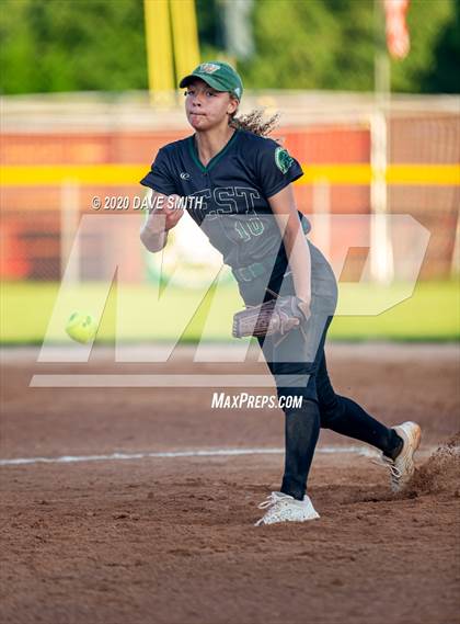 Thumbnail 2 in Linn-Mar @ Iowa City West photogallery.