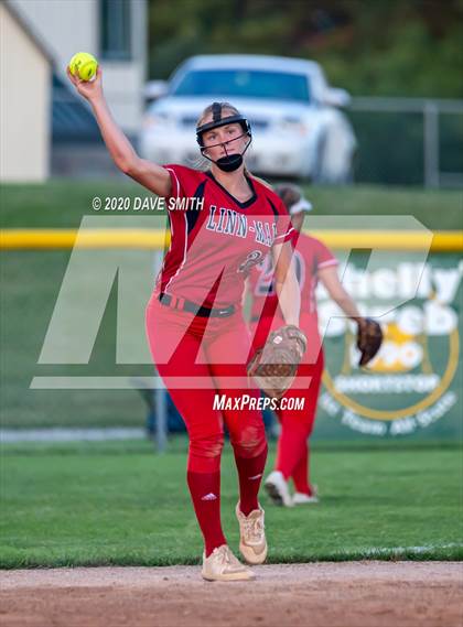 Thumbnail 3 in Linn-Mar @ Iowa City West photogallery.