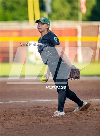 Thumbnail 1 in Linn-Mar @ Iowa City West photogallery.
