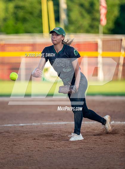 Thumbnail 3 in Linn-Mar @ Iowa City West photogallery.