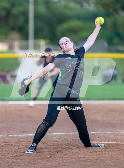 Thumbnail 1 in Linn-Mar @ Iowa City West photogallery.