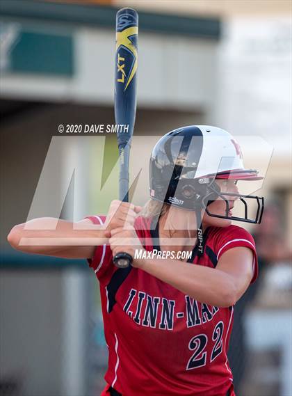 Thumbnail 2 in Linn-Mar @ Iowa City West photogallery.