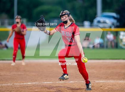 Thumbnail 3 in Linn-Mar @ Iowa City West photogallery.