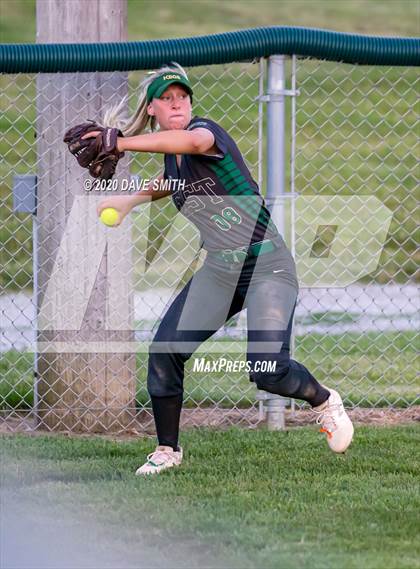 Thumbnail 1 in Linn-Mar @ Iowa City West photogallery.