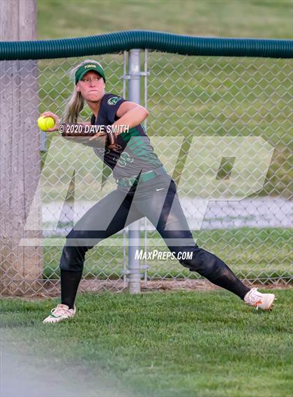Thumbnail 2 in Linn-Mar @ Iowa City West photogallery.