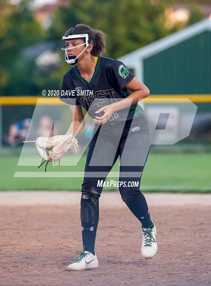 Thumbnail 1 in Linn-Mar @ Iowa City West photogallery.