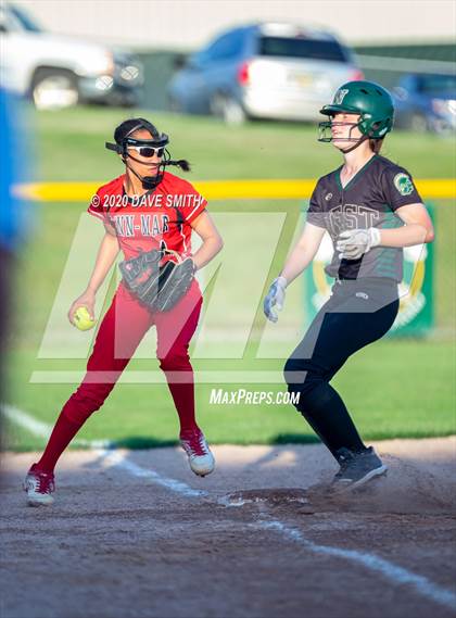 Thumbnail 3 in Linn-Mar @ Iowa City West photogallery.