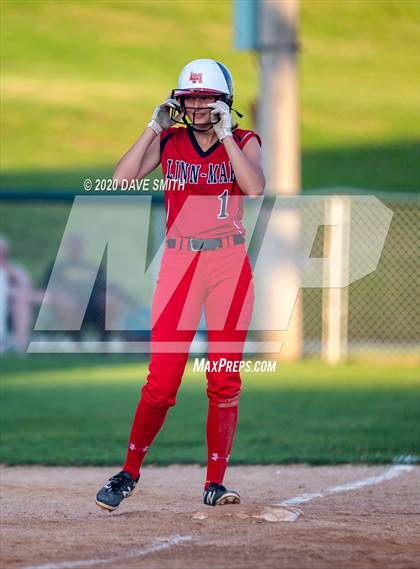 Thumbnail 1 in Linn-Mar @ Iowa City West photogallery.