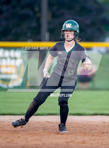 Thumbnail 3 in Linn-Mar @ Iowa City West photogallery.