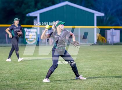 Thumbnail 1 in Linn-Mar @ Iowa City West photogallery.