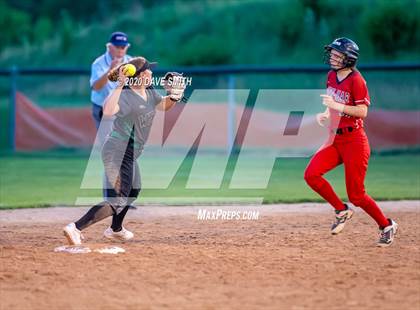Thumbnail 3 in Linn-Mar @ Iowa City West photogallery.