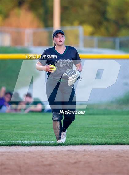 Thumbnail 1 in Linn-Mar @ Iowa City West photogallery.