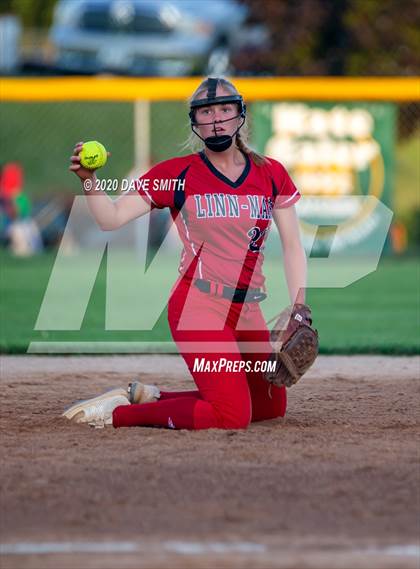 Thumbnail 3 in Linn-Mar @ Iowa City West photogallery.