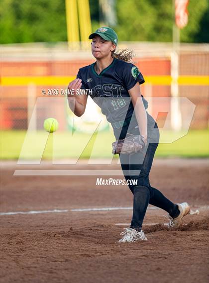 Thumbnail 3 in Linn-Mar @ Iowa City West photogallery.