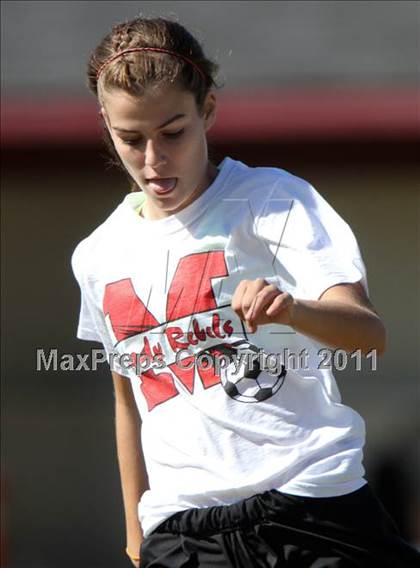 Thumbnail 2 in Maryville vs. Dobyns-Bennett (Bearden Invitational) photogallery.