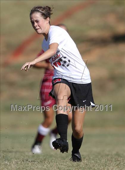 Thumbnail 1 in Maryville vs. Dobyns-Bennett (Bearden Invitational) photogallery.