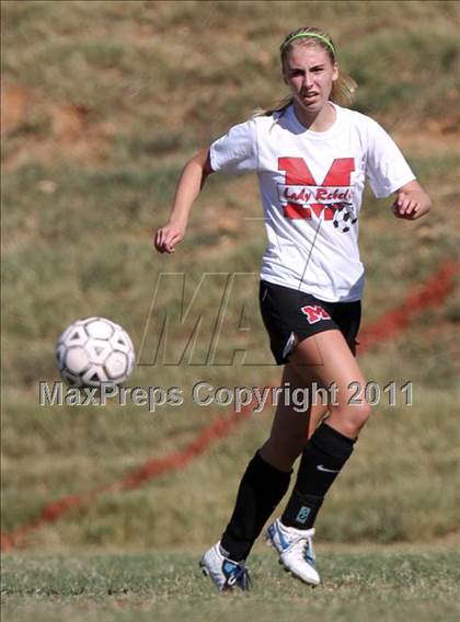Thumbnail 1 in Maryville vs. Dobyns-Bennett (Bearden Invitational) photogallery.